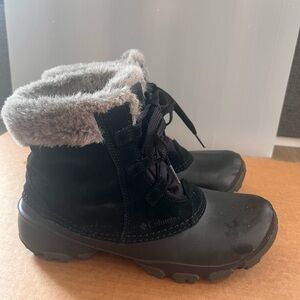 Columbia Snow Shoes | Waterproof | fur lined boots | 9.5  | Black Booties